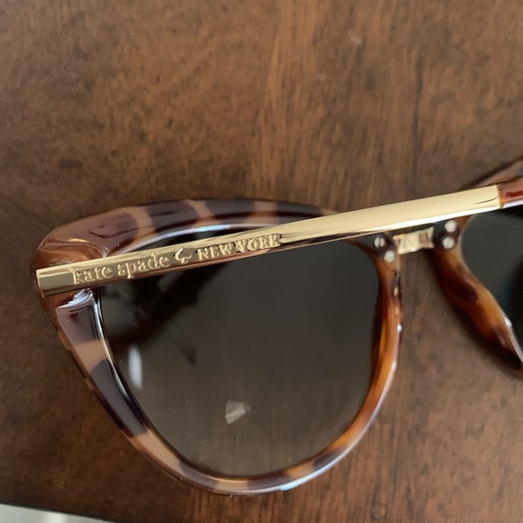 New Kate spade sunglasses 😍 - Picture 3 of 6